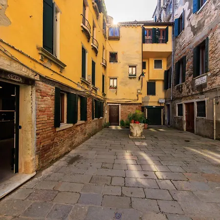 Residenza Scala Del Bovolo * Veneza
